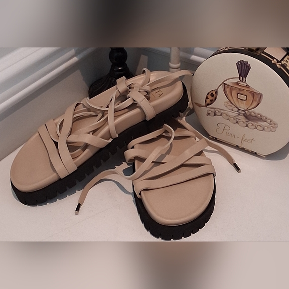 Lita By Ciara Beige Gladiator Strappy Sandals Sz 41/10/10.5M Like New - Picture 1 of 9
